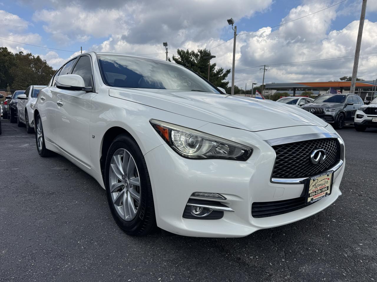 Infiniti Q50  2015