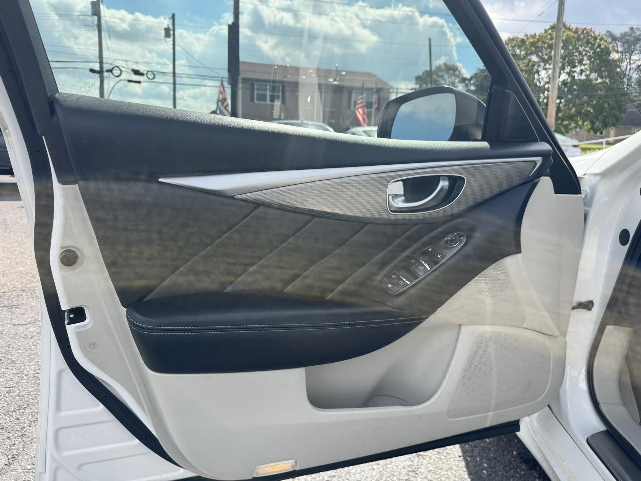 Infiniti Q50  2015