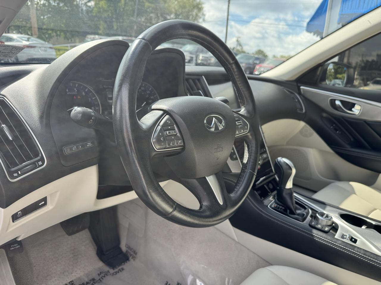 Infiniti Q50  2015