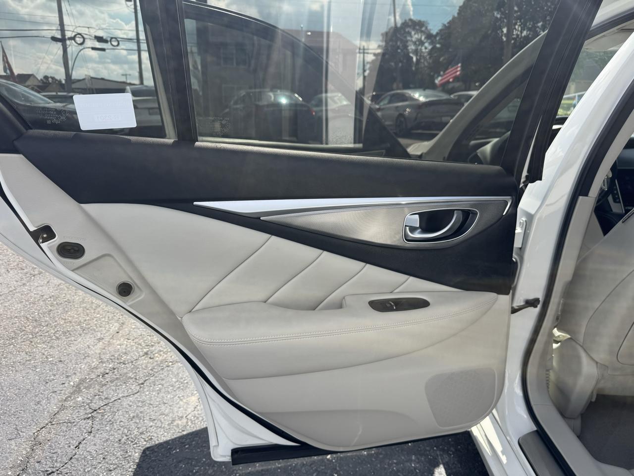 Infiniti Q50  2015