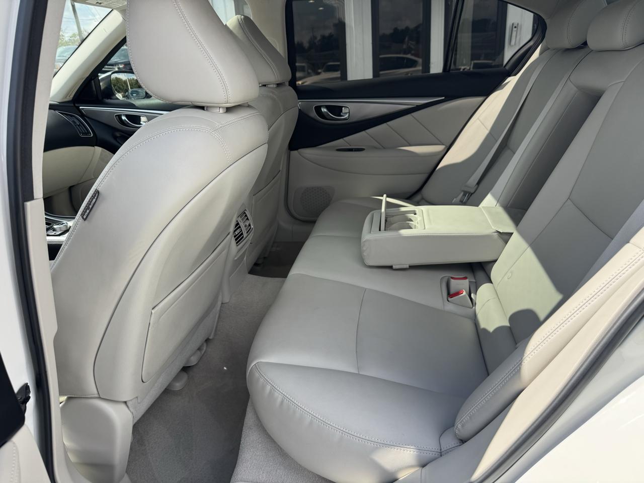 Infiniti Q50  2015