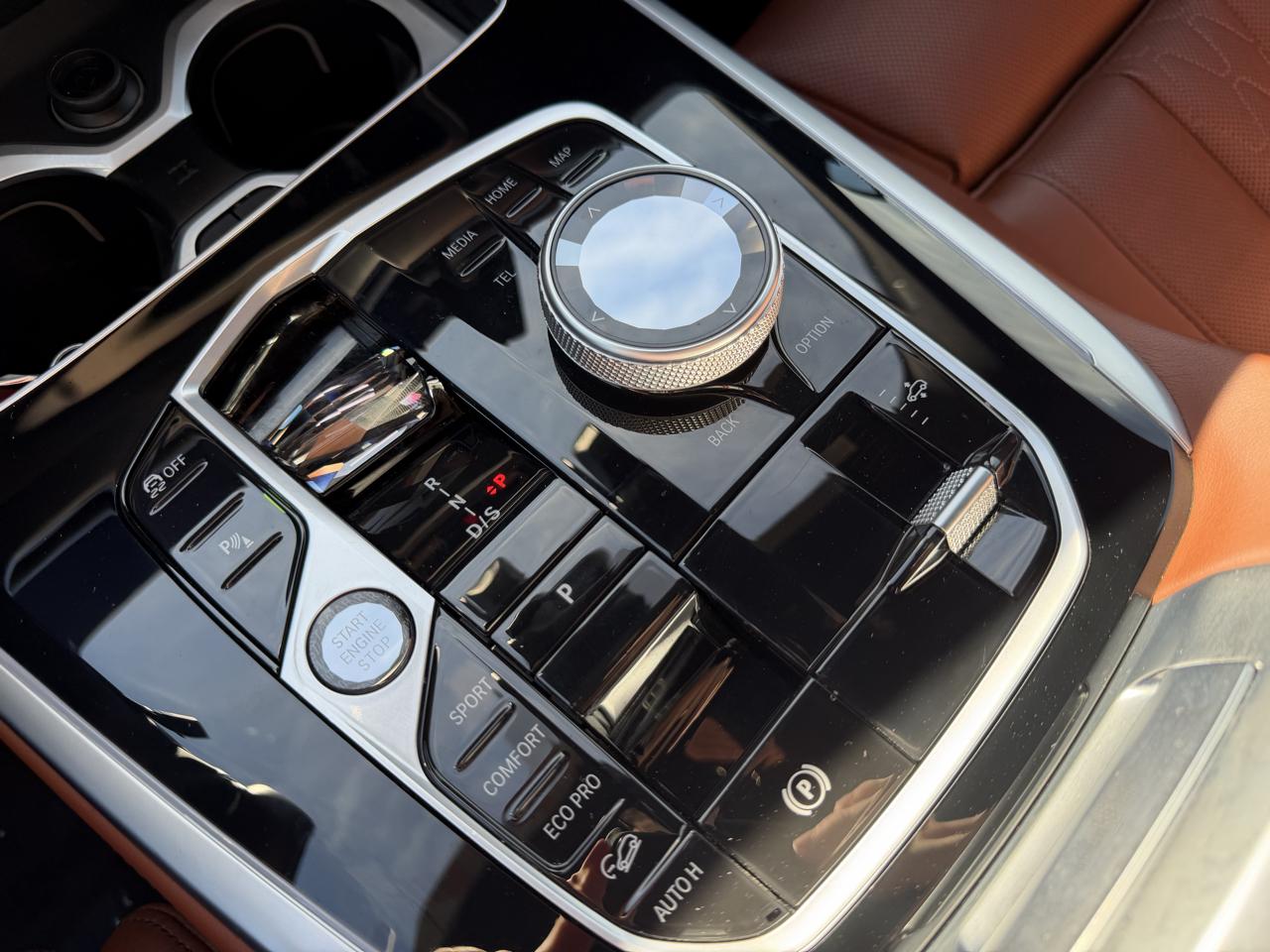 BMW X7  2025