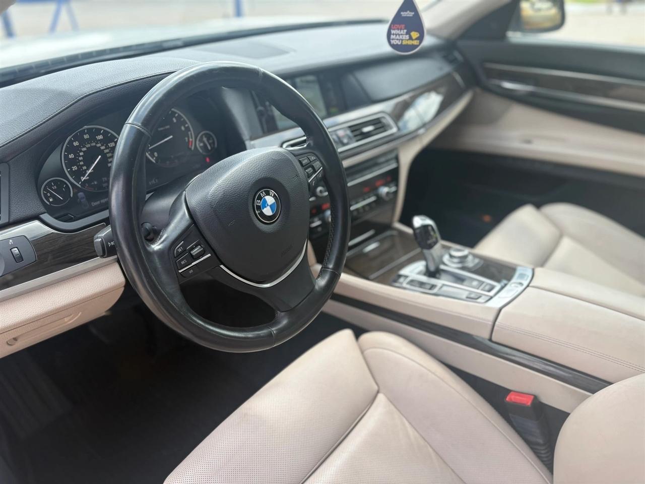 BMW 7-Series  2012