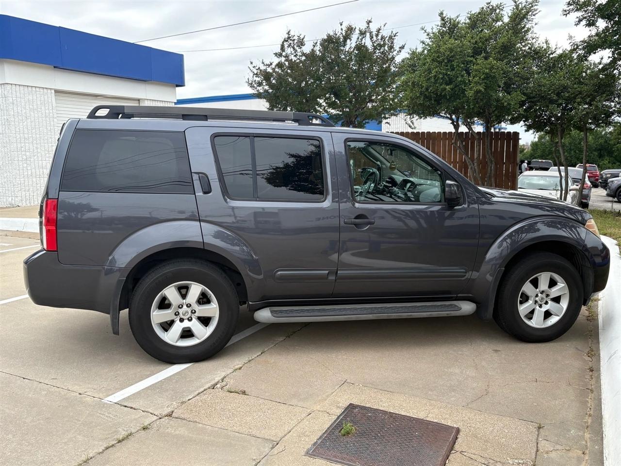 Nissan Pathfinder  2010