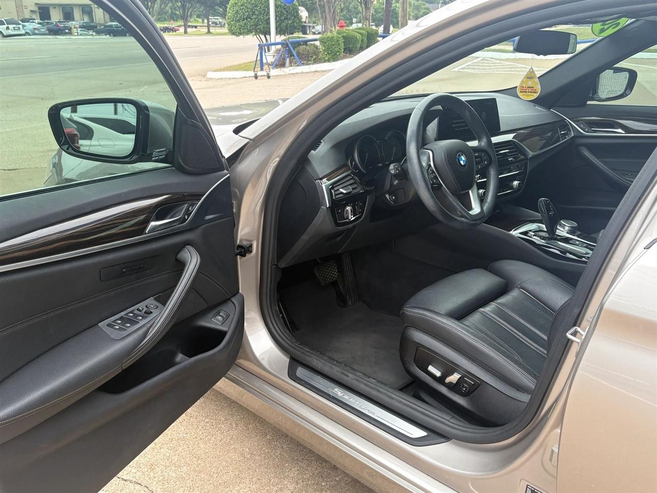 BMW 5-Series  2018