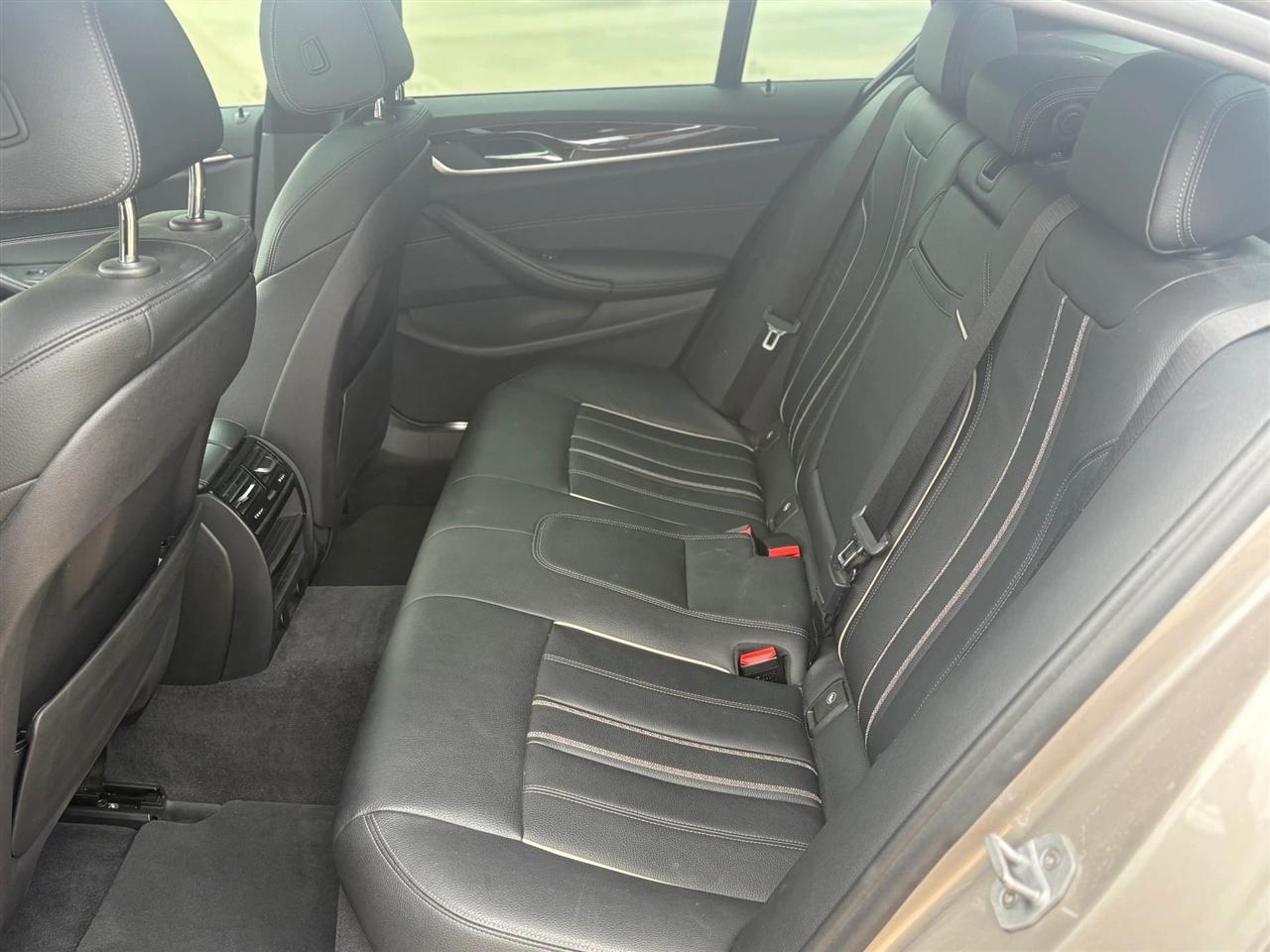 BMW 5-Series  2018