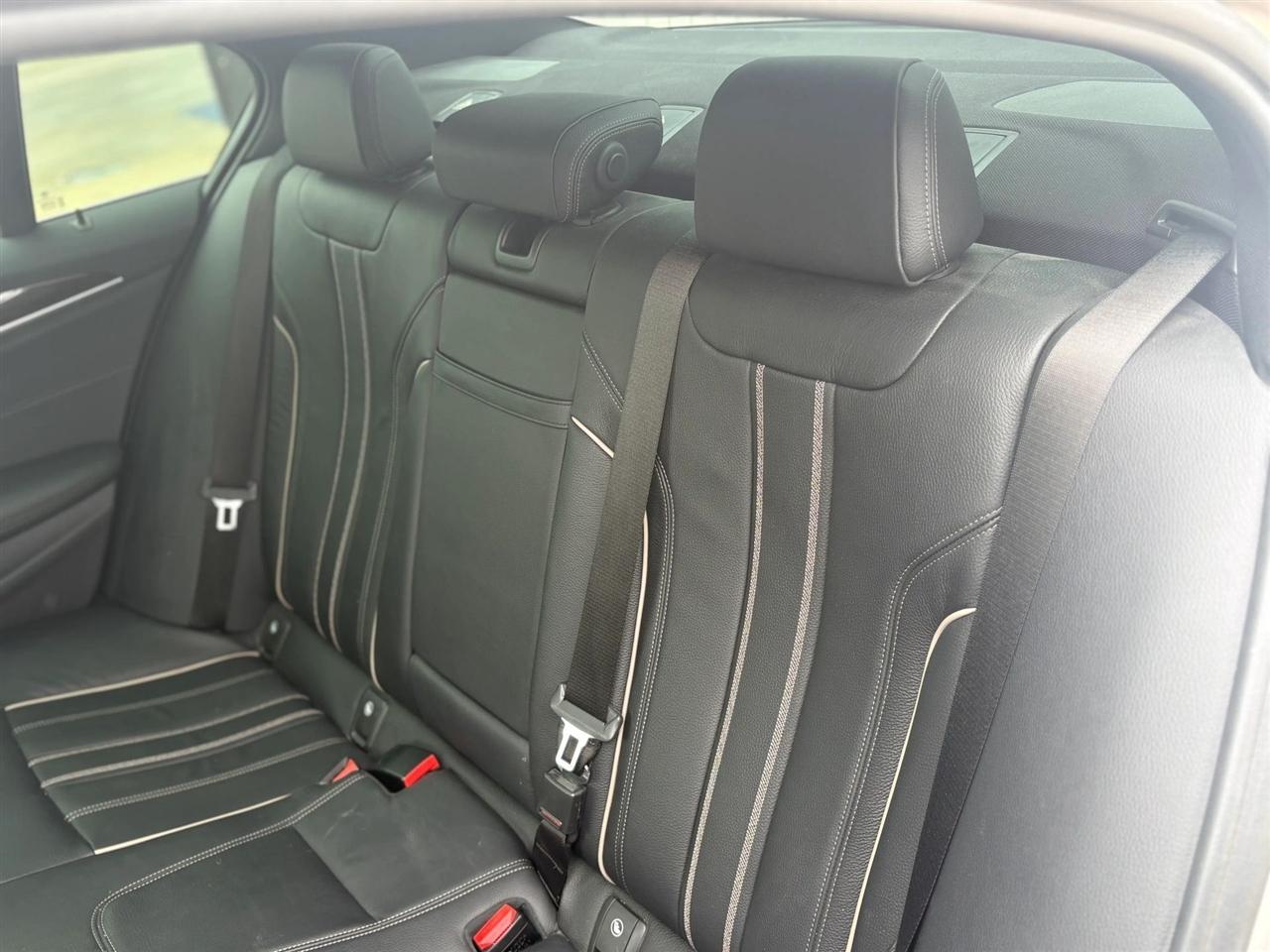 BMW 5-Series  2018