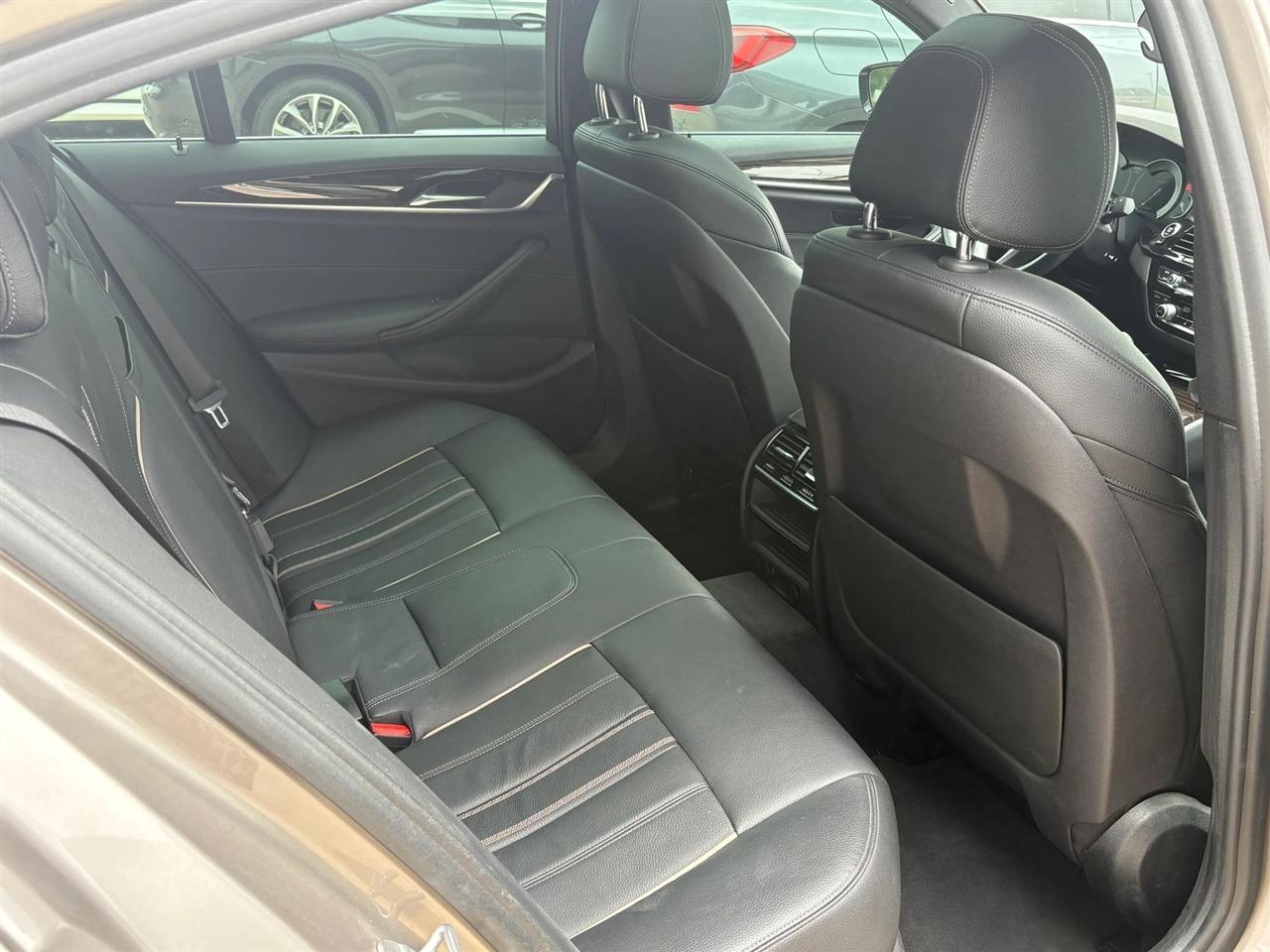 BMW 5-Series  2018