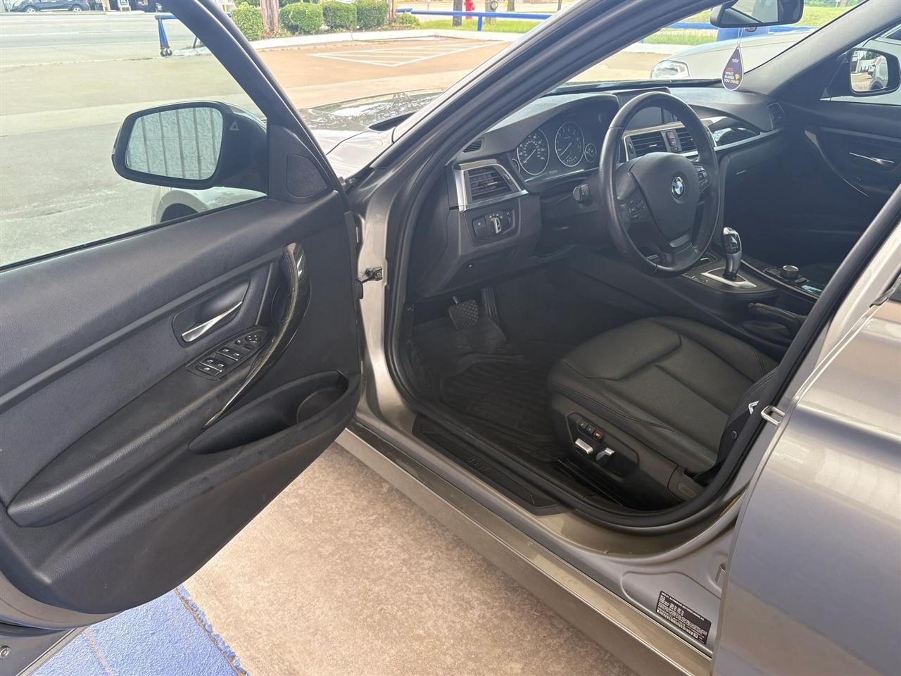 BMW 3-Series  2018