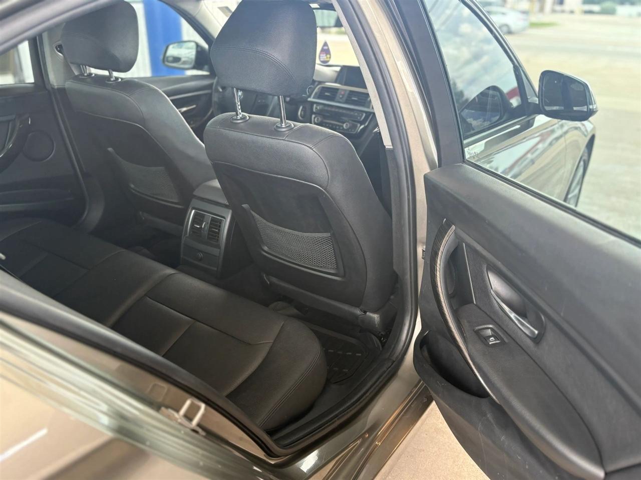 BMW 3-Series  2018