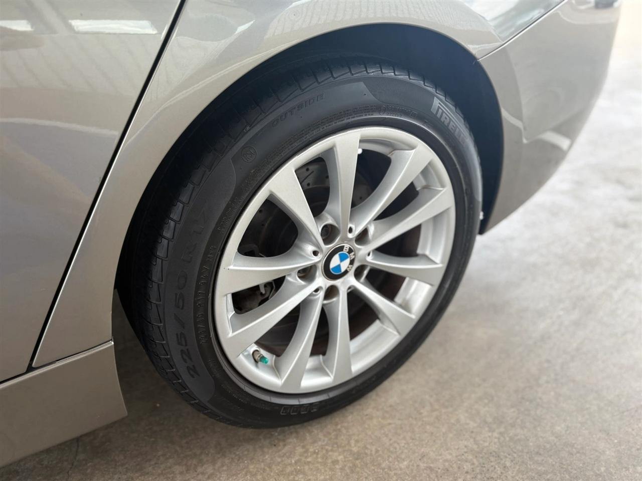 BMW 3-Series  2018