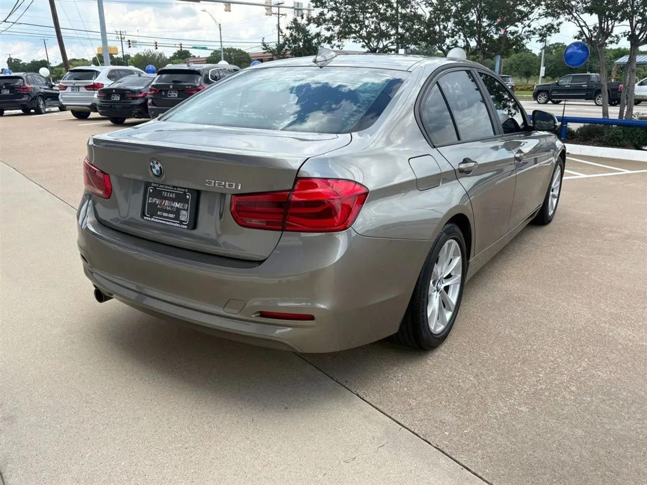 BMW 3-Series  2018