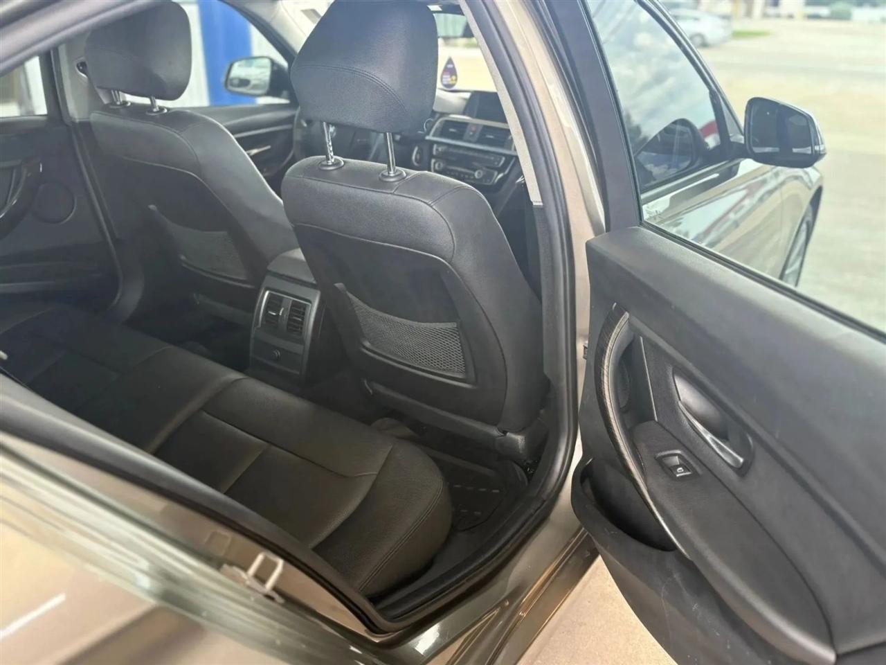 BMW 3-Series  2018