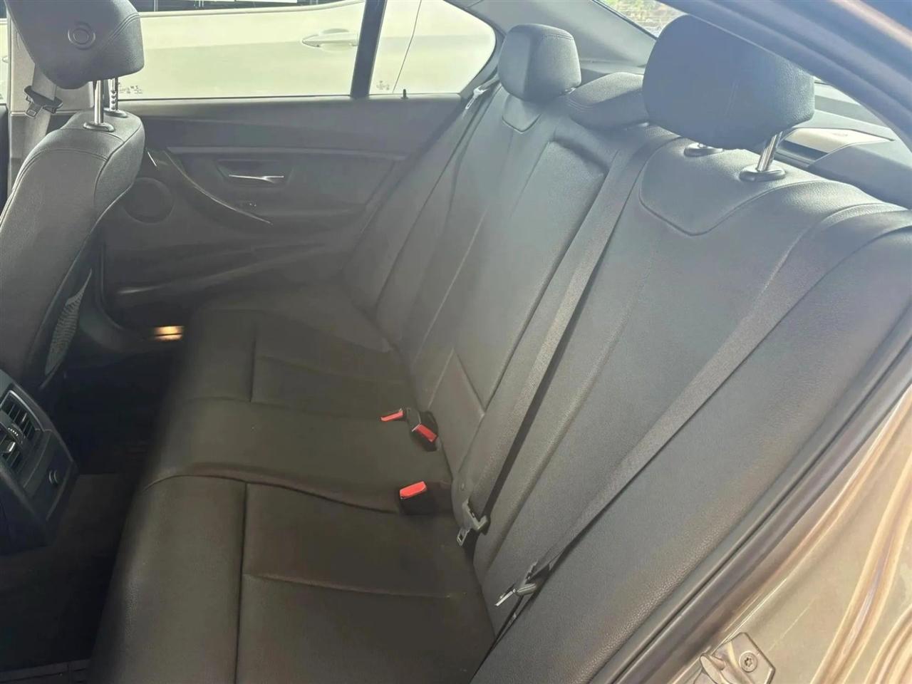 BMW 3-Series  2018
