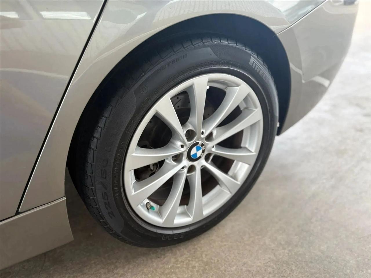 BMW 3-Series  2018