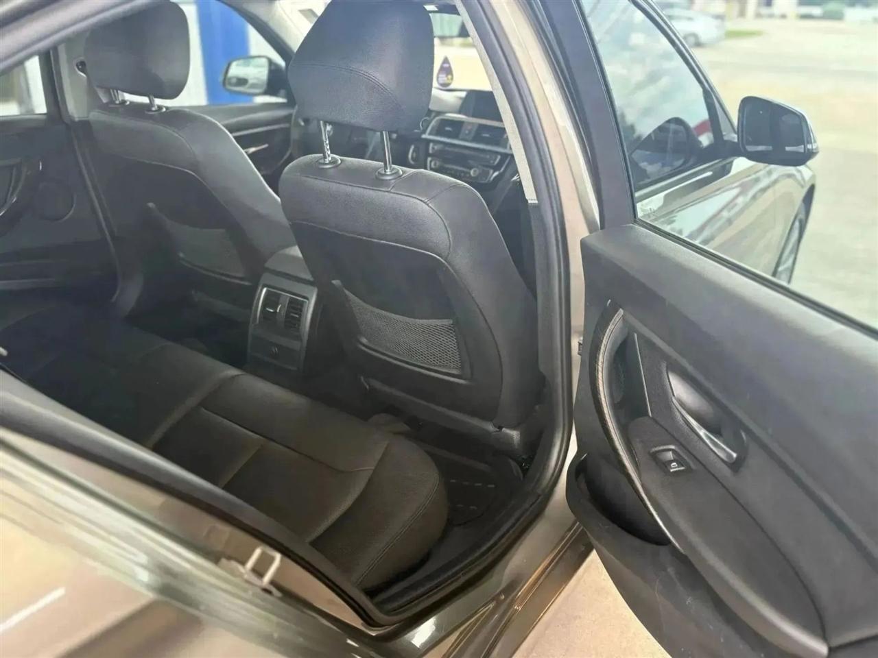 BMW 3-Series  2018
