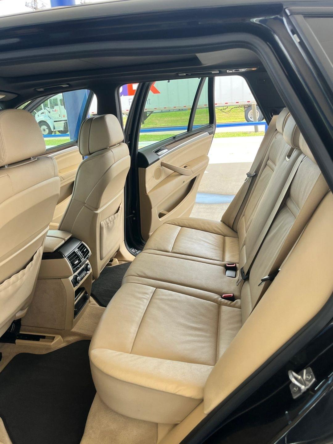 BMW X5  2011