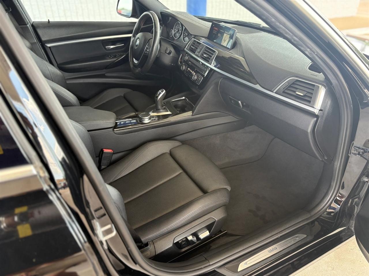 BMW 3-Series  2018