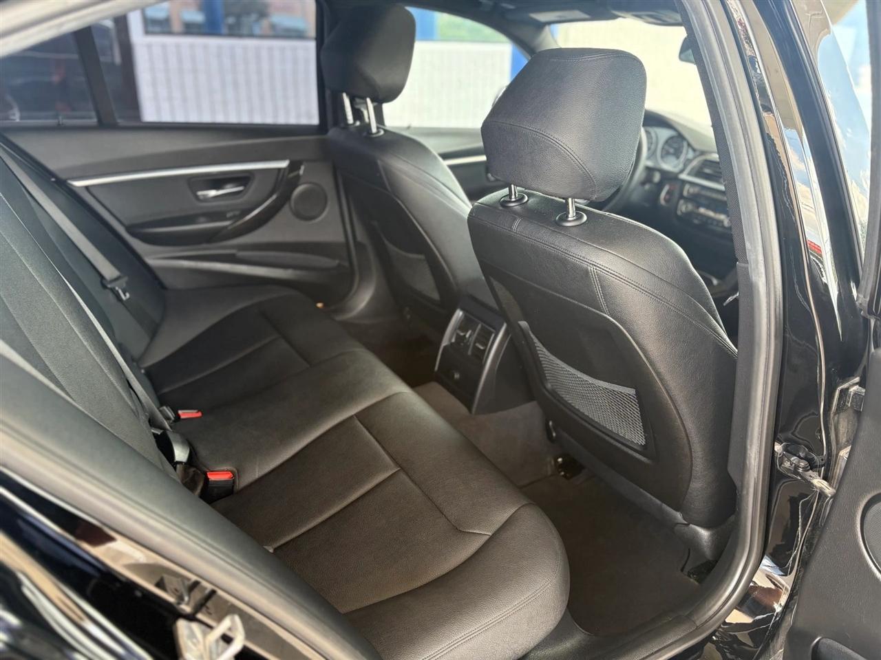 BMW 3-Series  2018