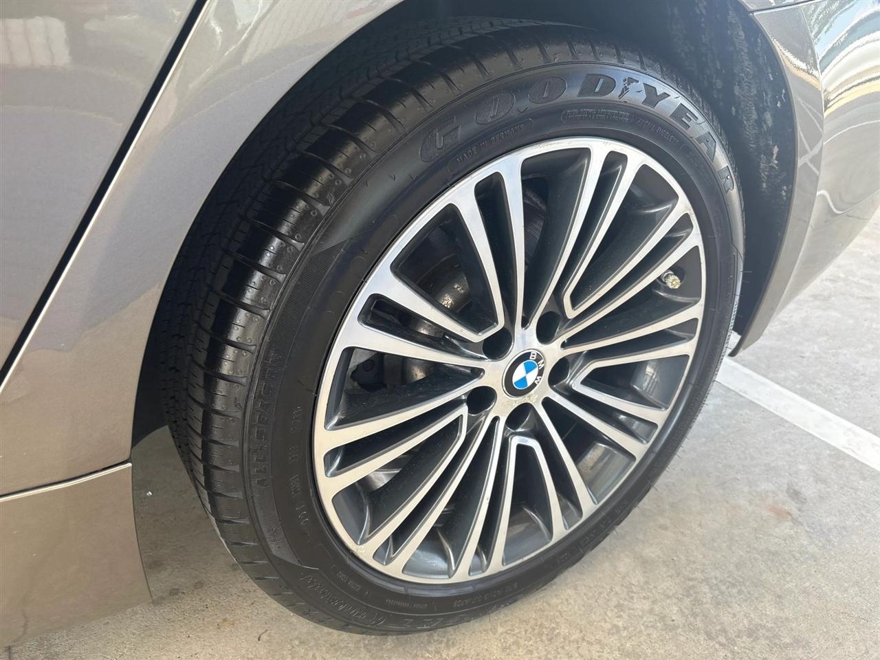 BMW 5-Series  2018