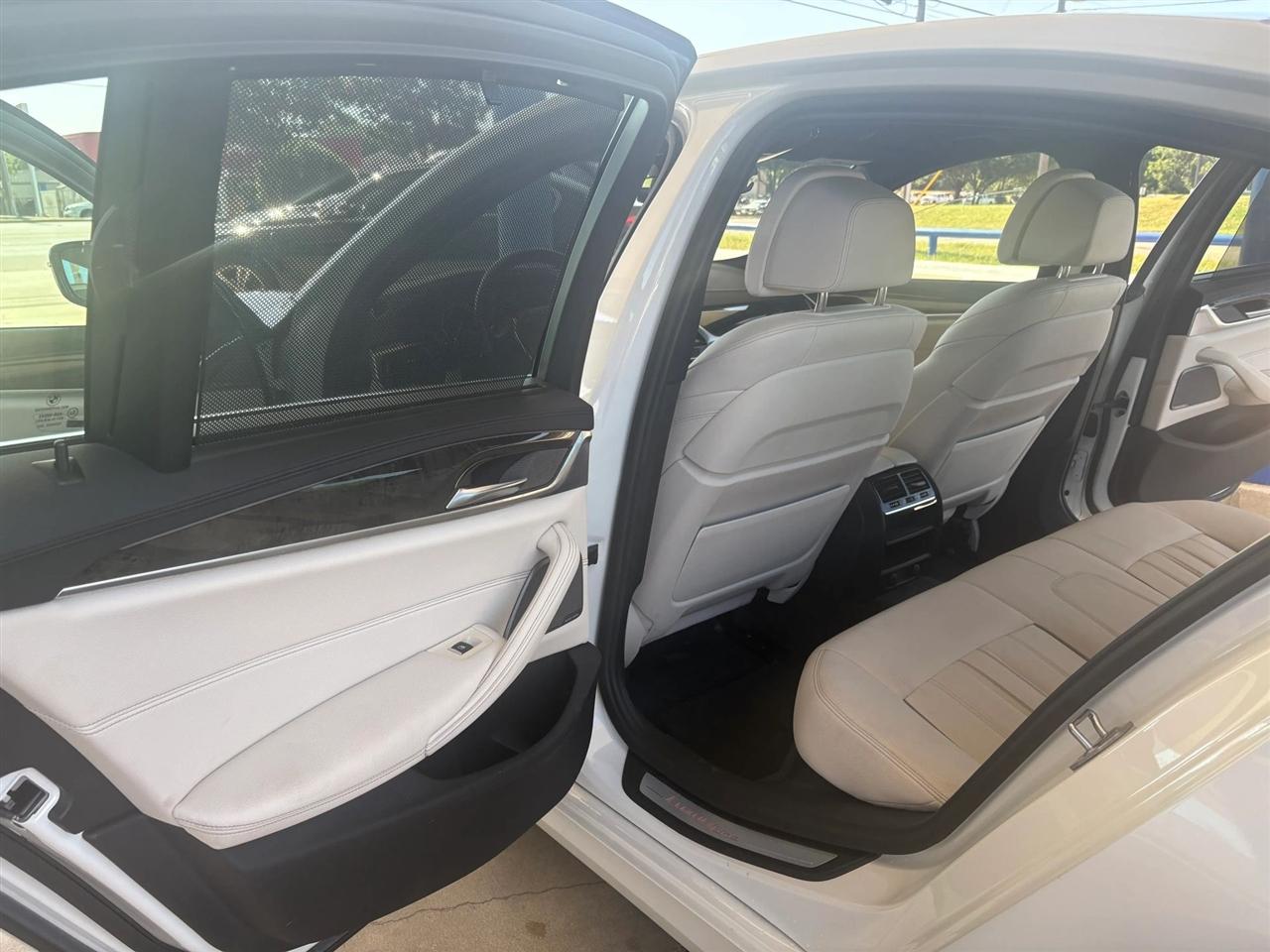 BMW 5-Series  2018