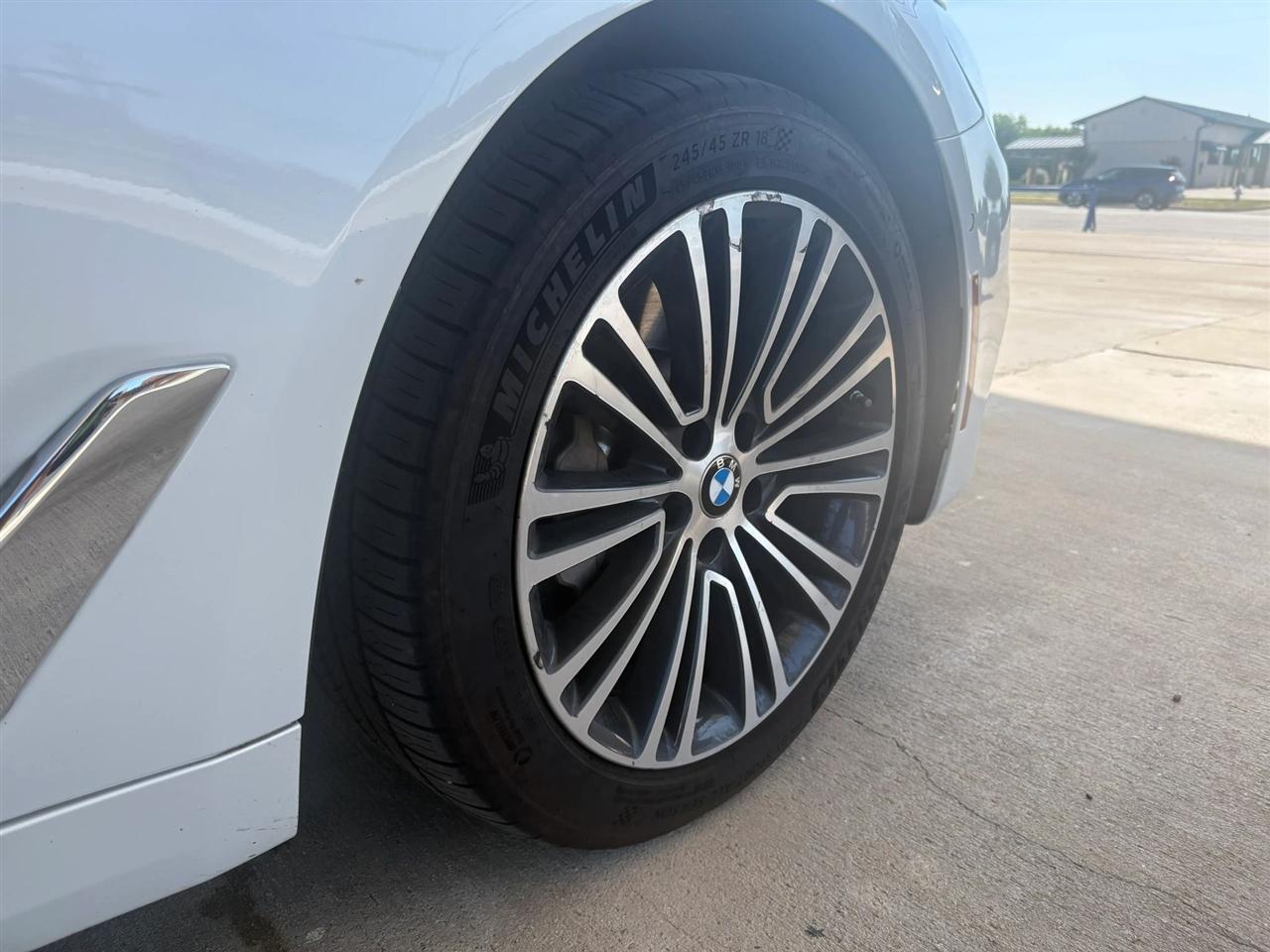 BMW 5-Series  2018