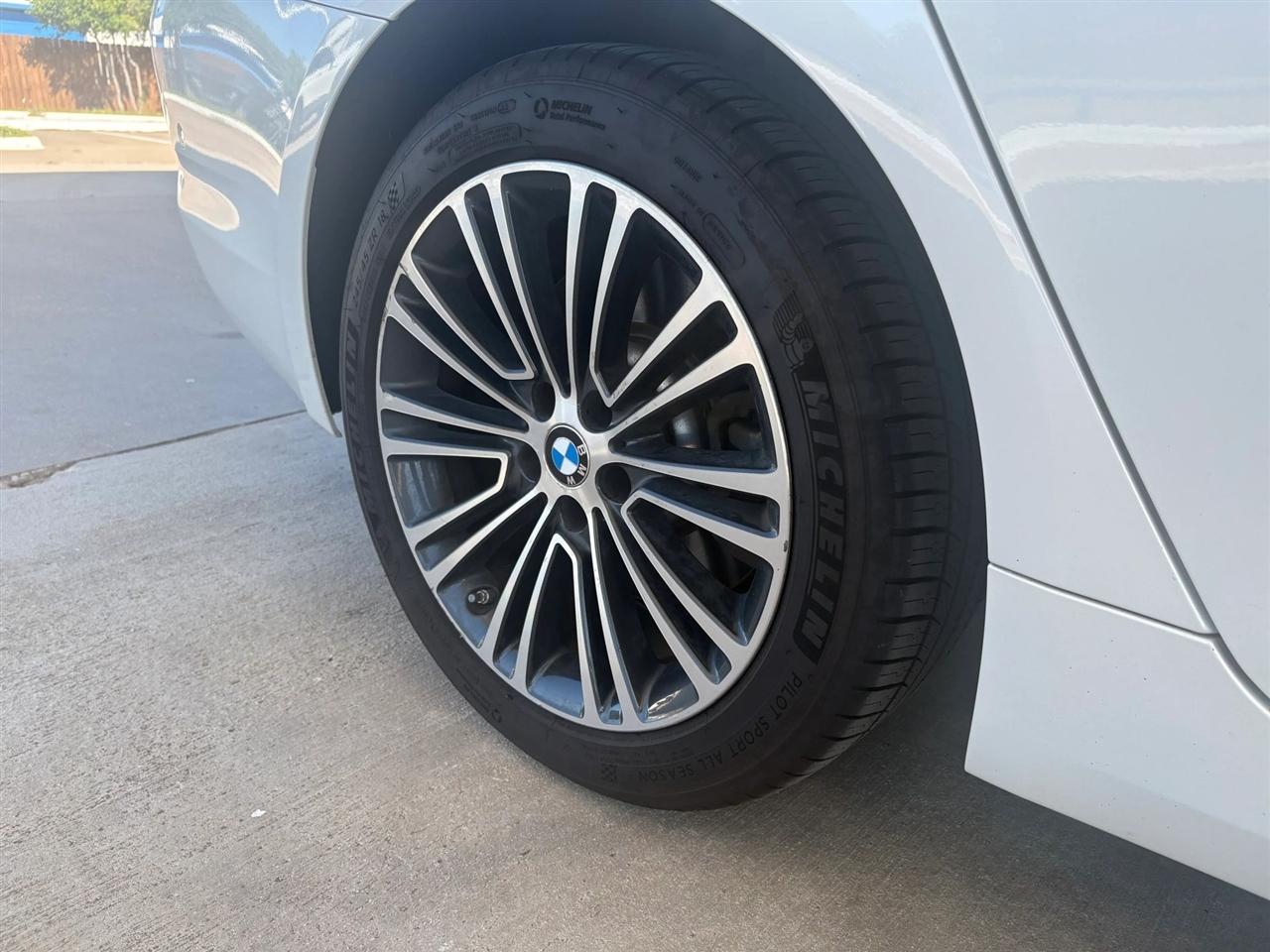 BMW 5-Series  2018