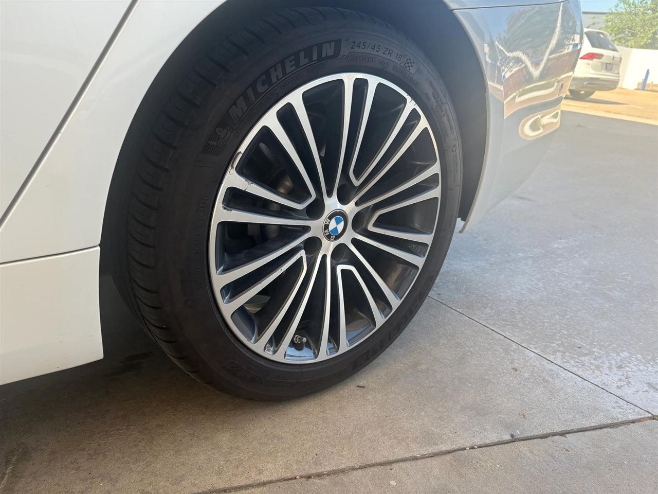 BMW 5-Series  2018