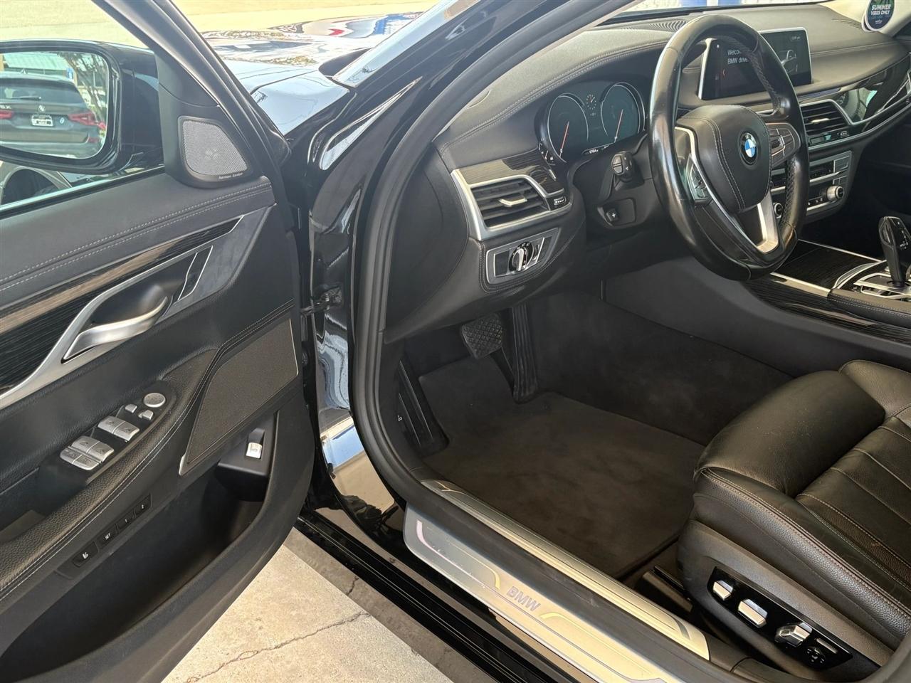 BMW 7-Series  2019