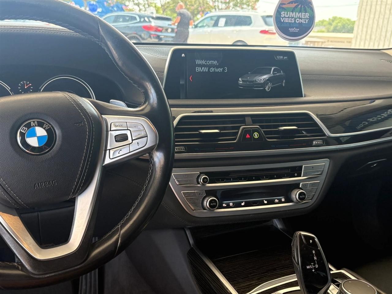 BMW 7-Series  2019