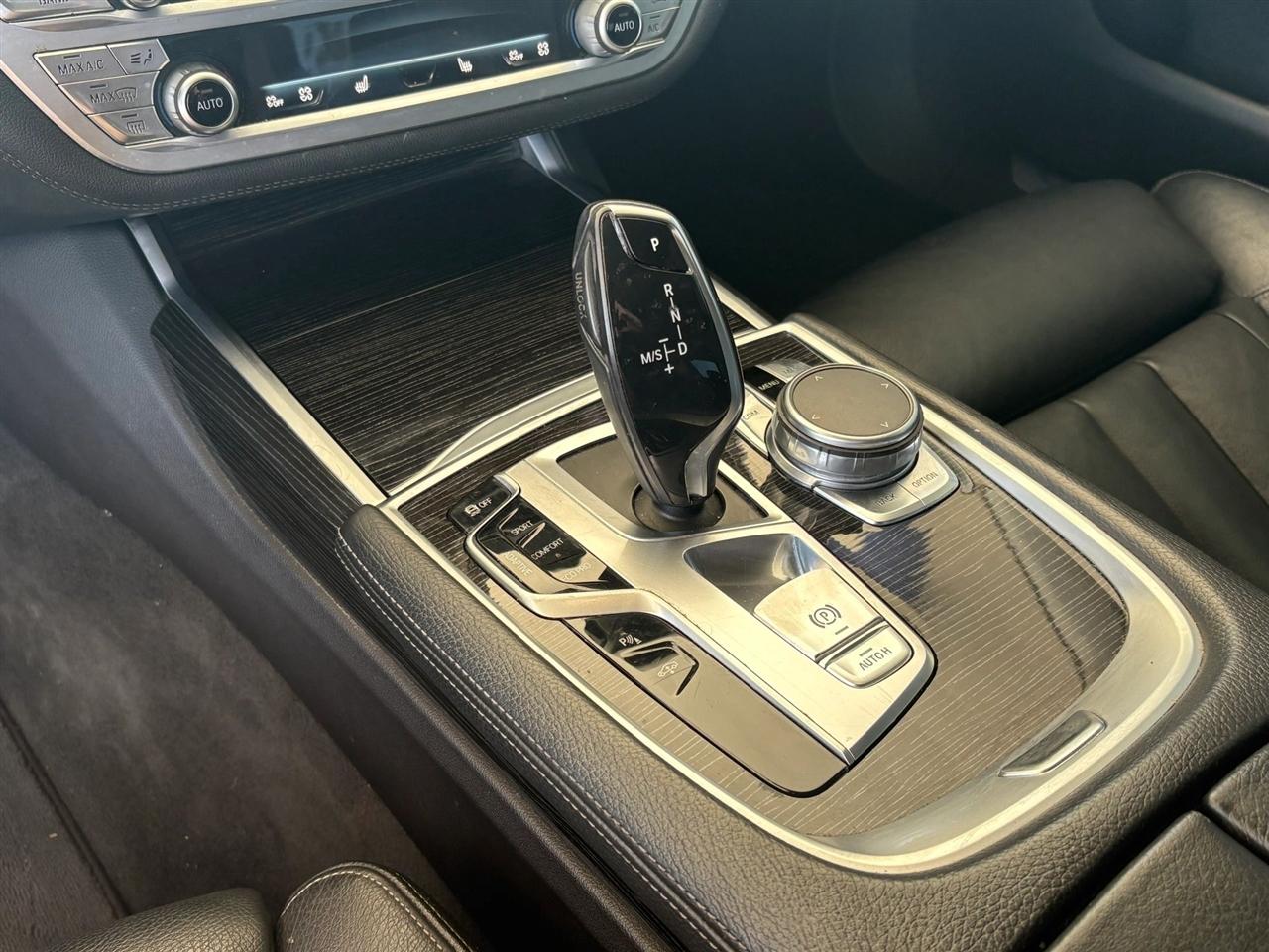 BMW 7-Series  2019