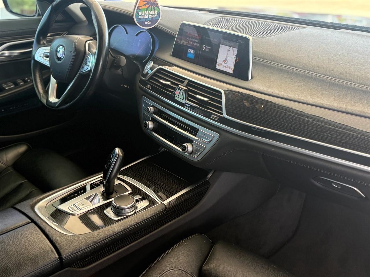 BMW 7-Series  2019