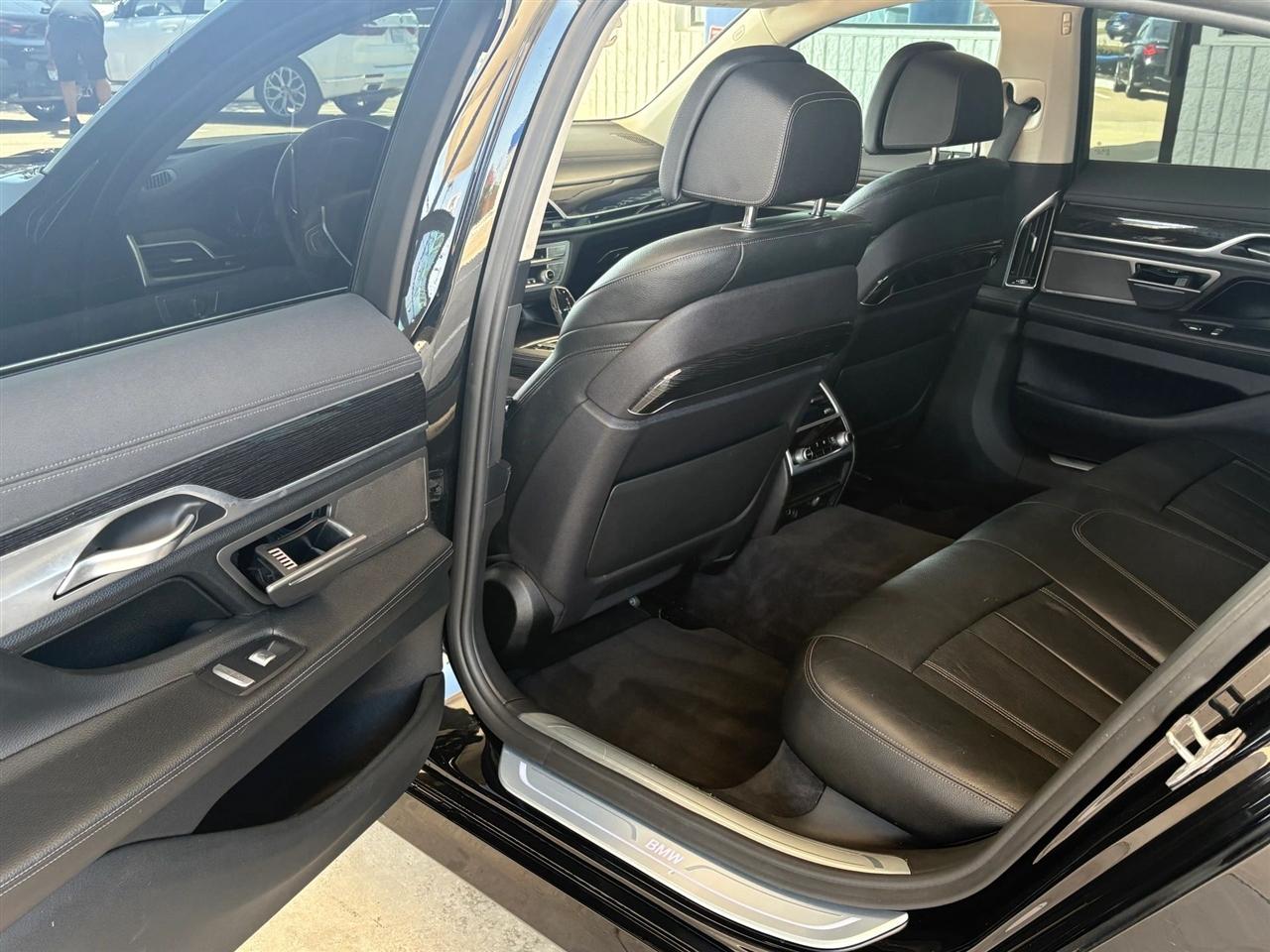 BMW 7-Series  2019