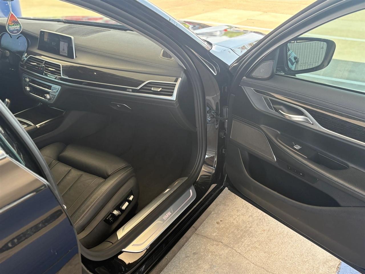 BMW 7-Series  2019