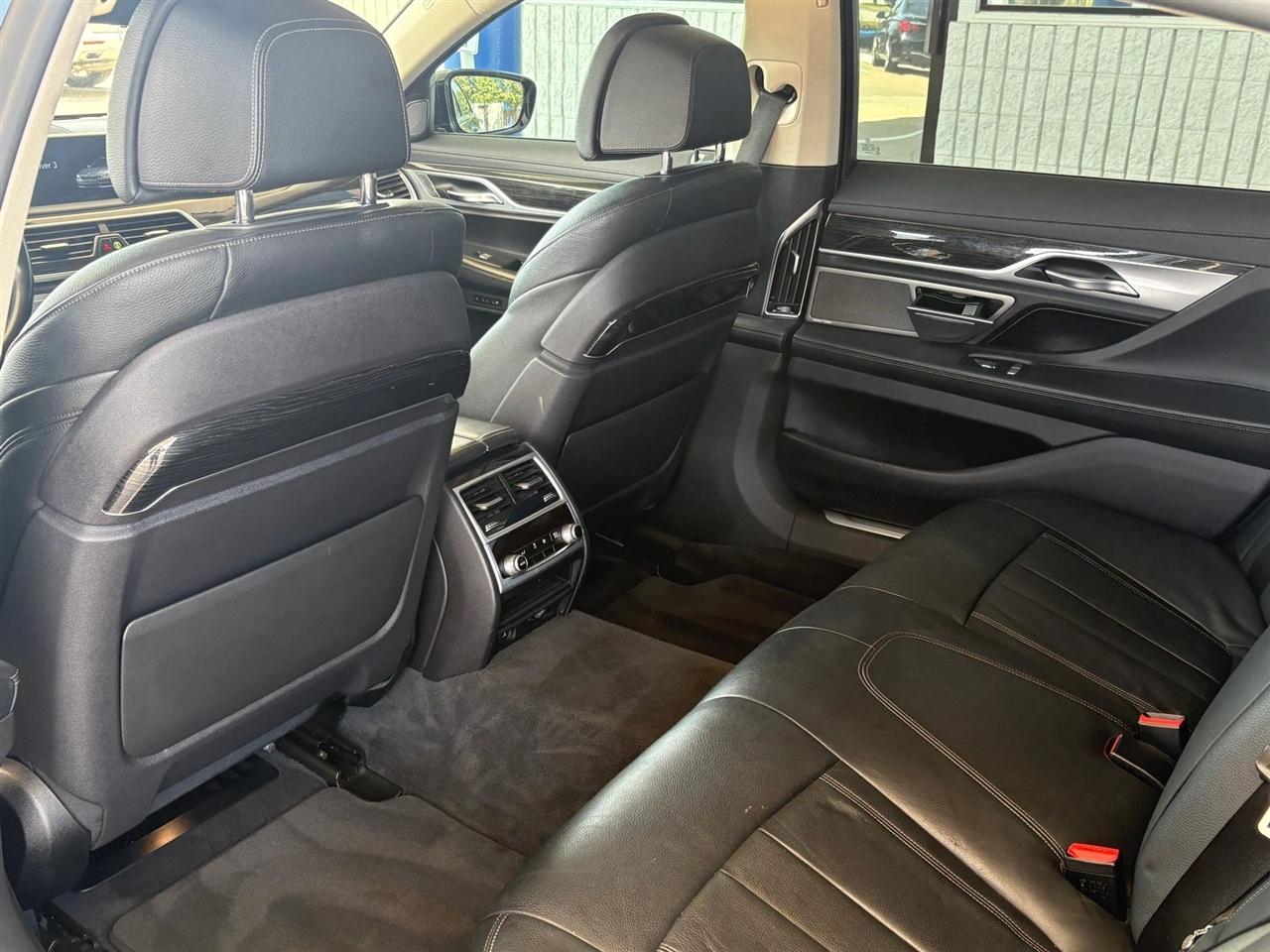 BMW 7-Series  2019