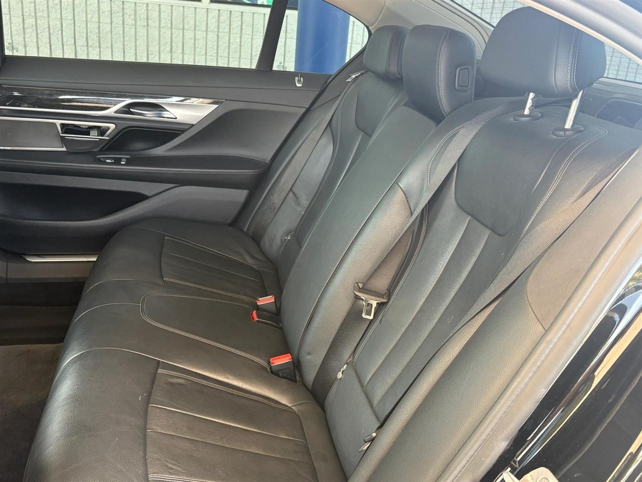BMW 7-Series  2019