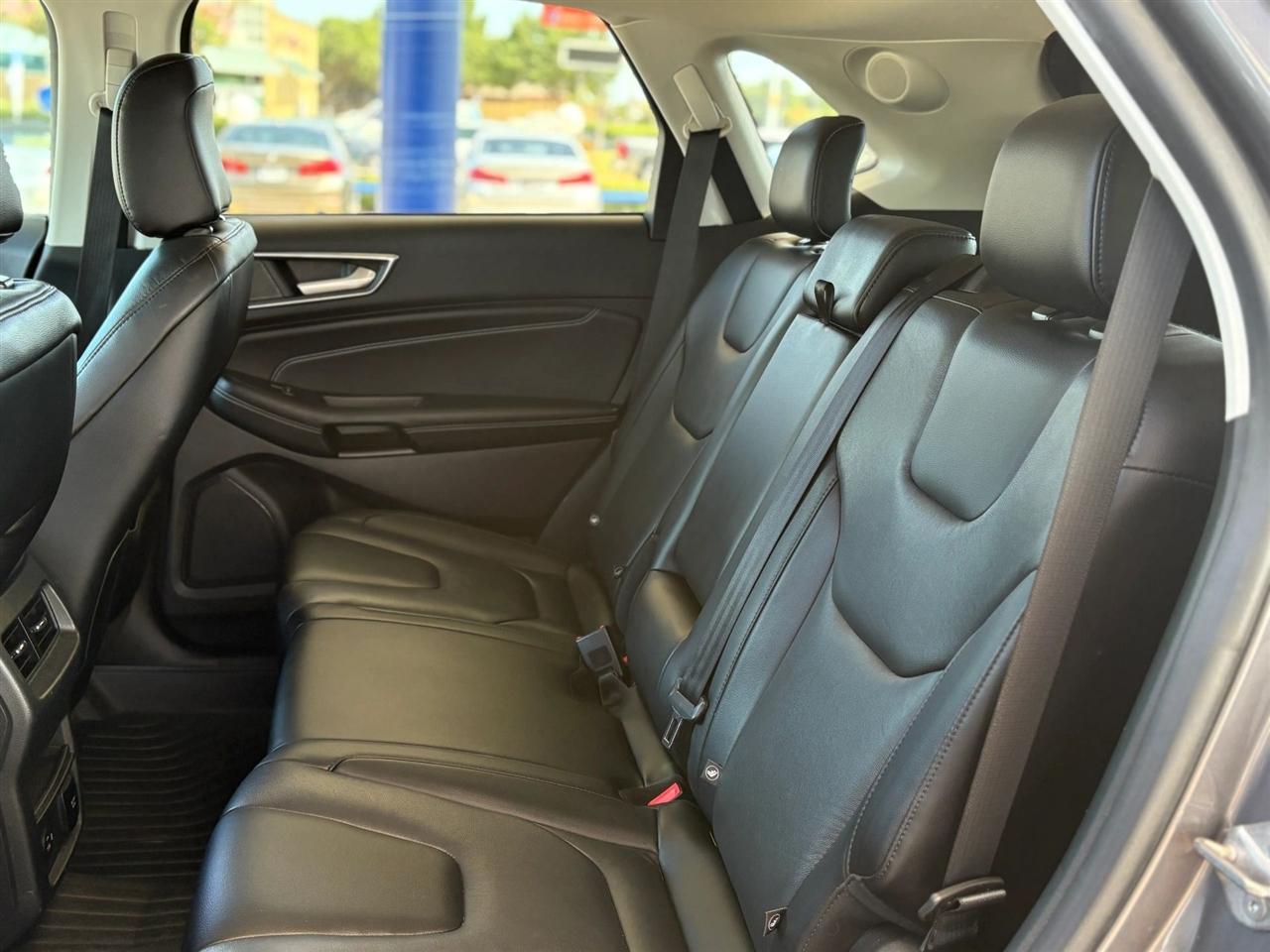 Ford Edge  2021