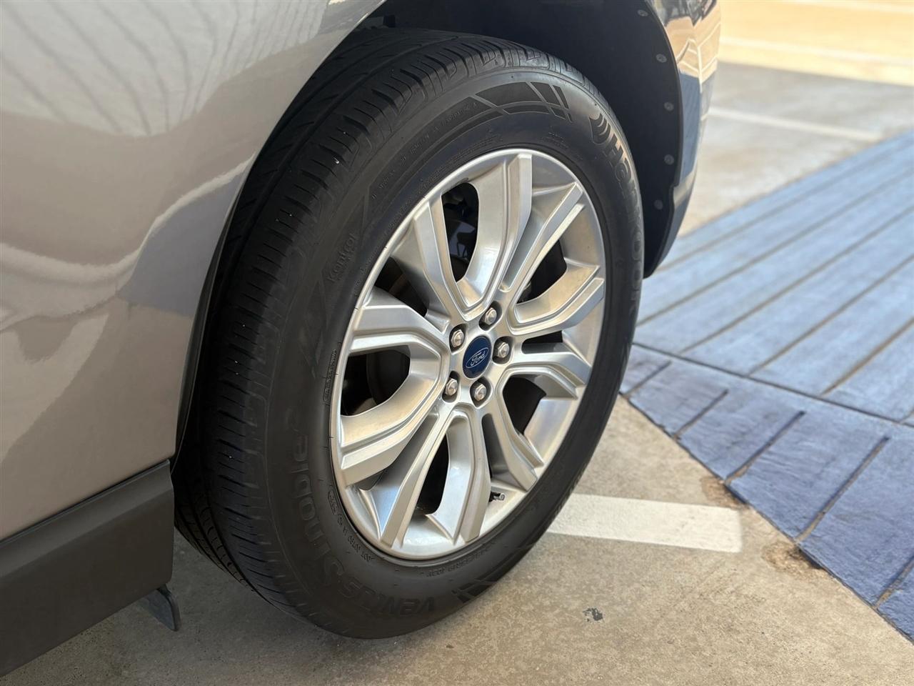Ford Edge  2021