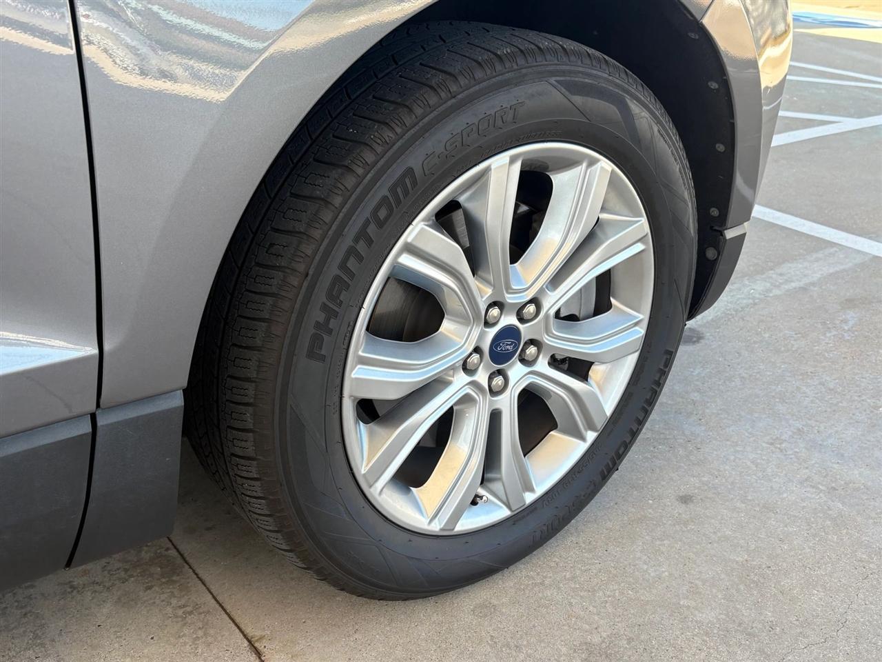 Ford Edge  2021