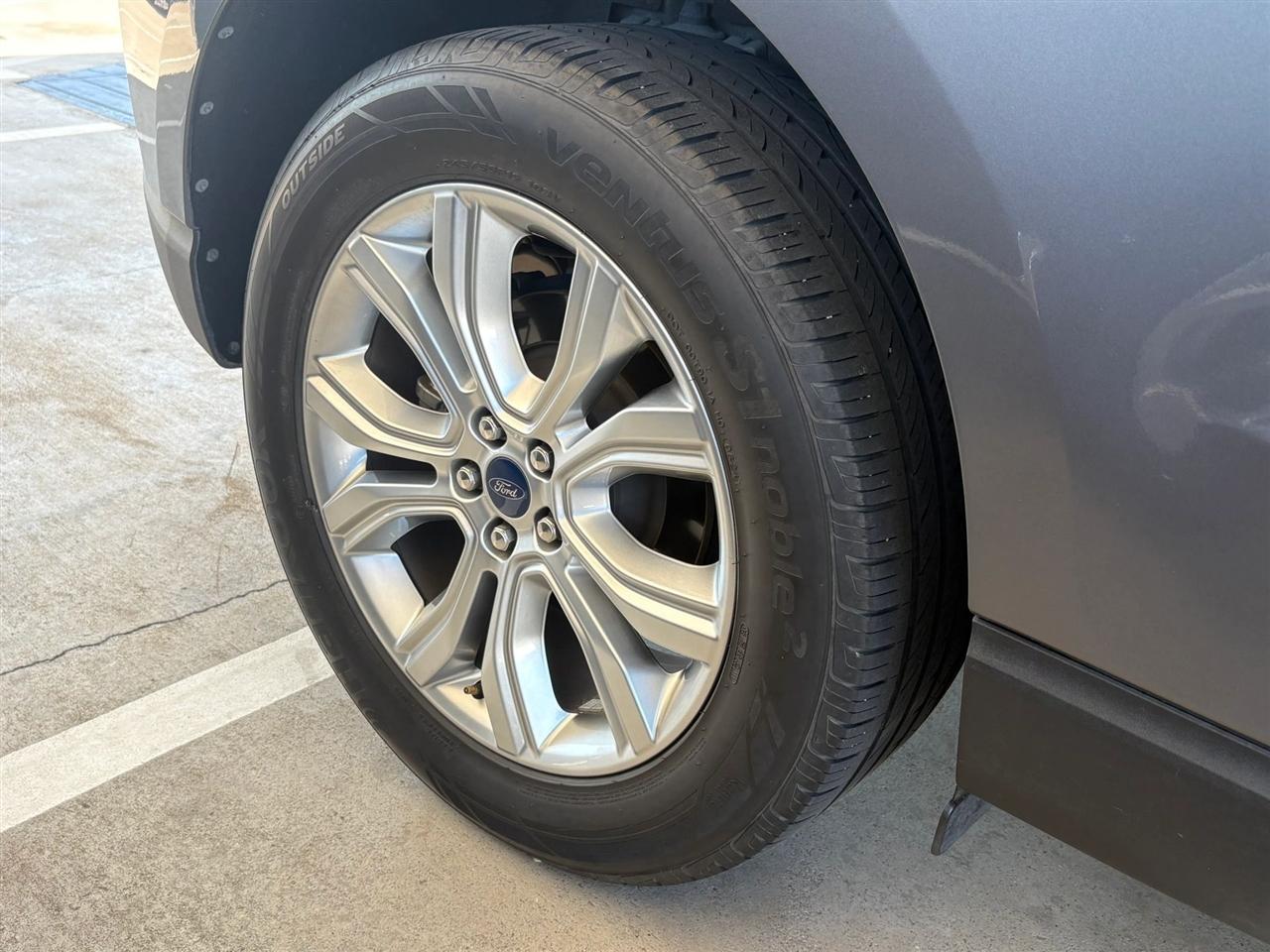 Ford Edge  2021