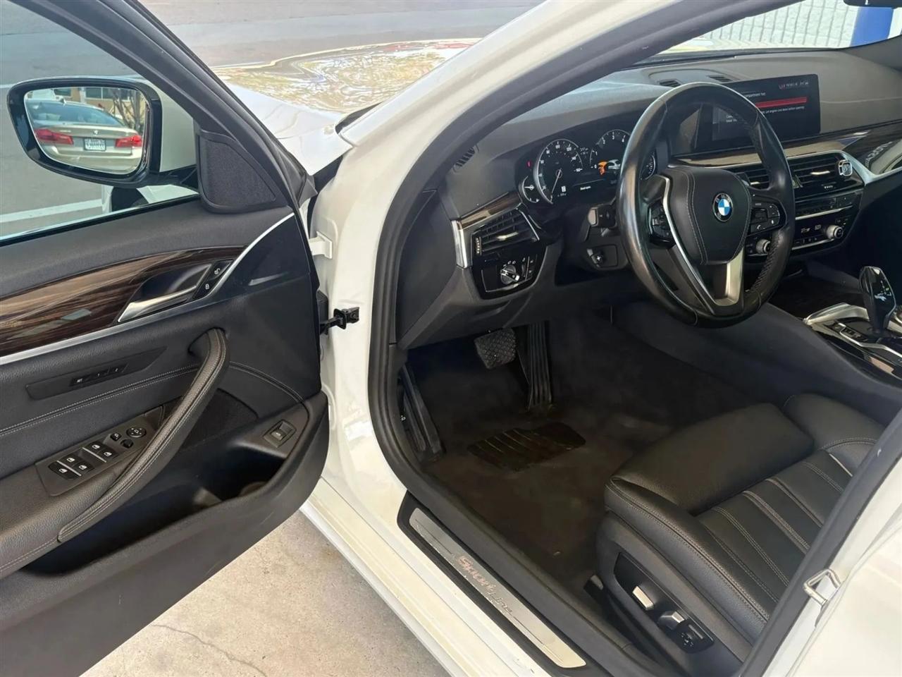 BMW 5-Series  2019