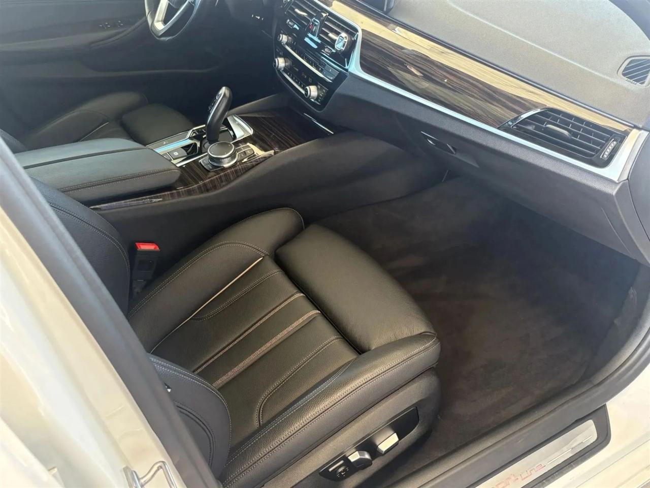 BMW 5-Series  2019