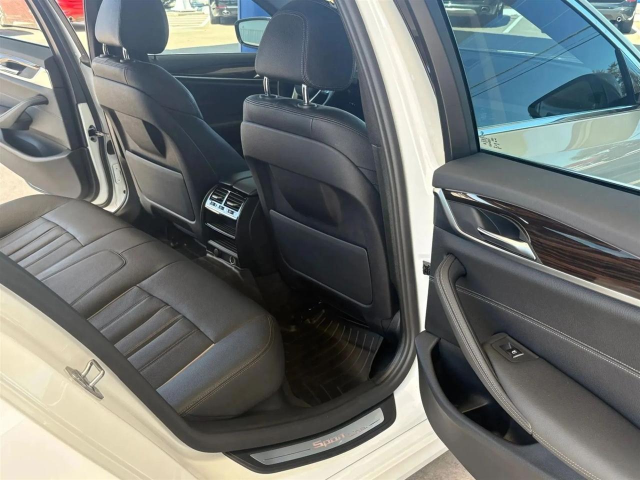 BMW 5-Series  2019