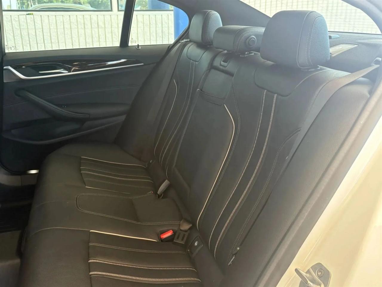 BMW 5-Series  2019