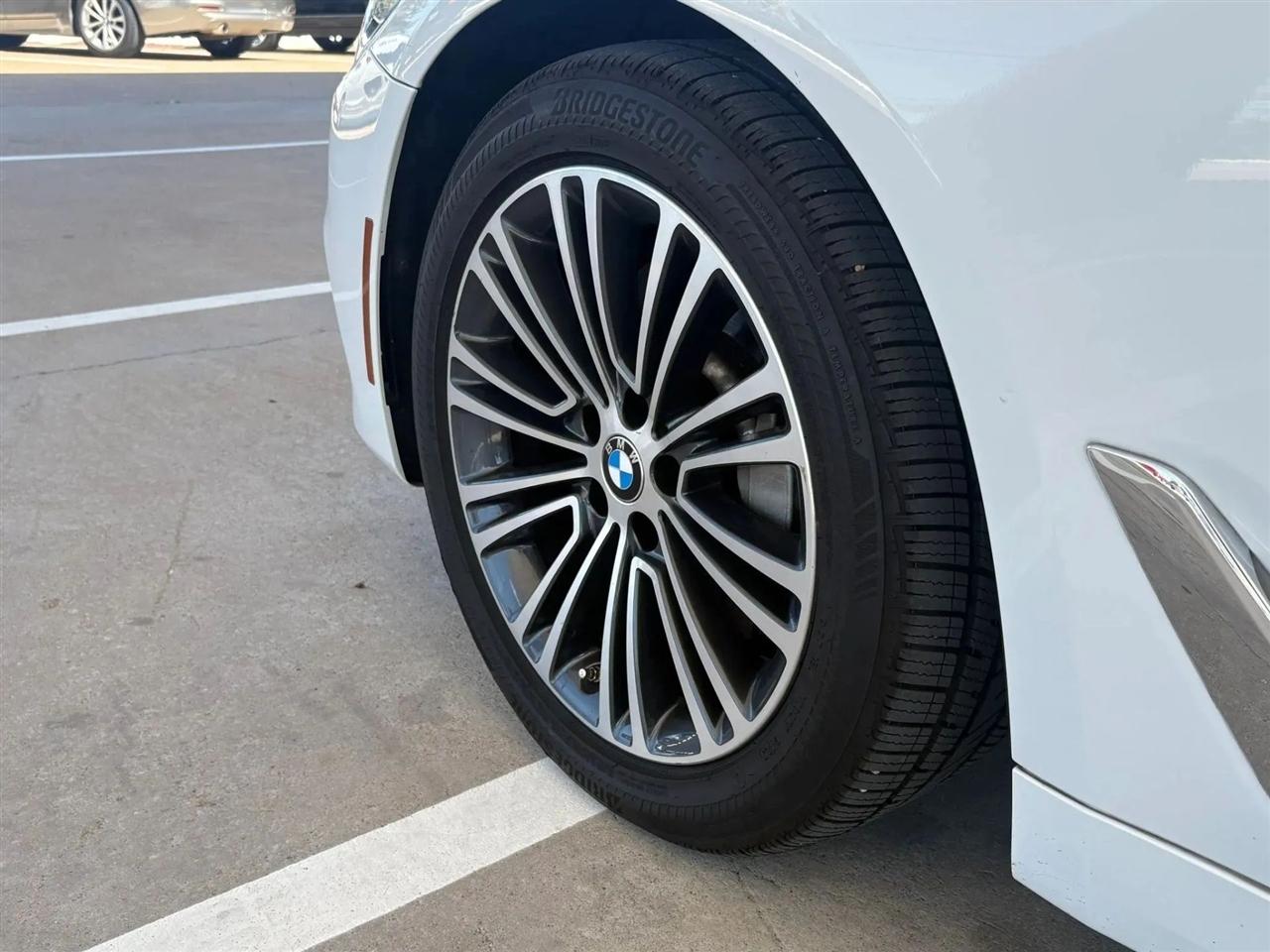 BMW 5-Series  2019