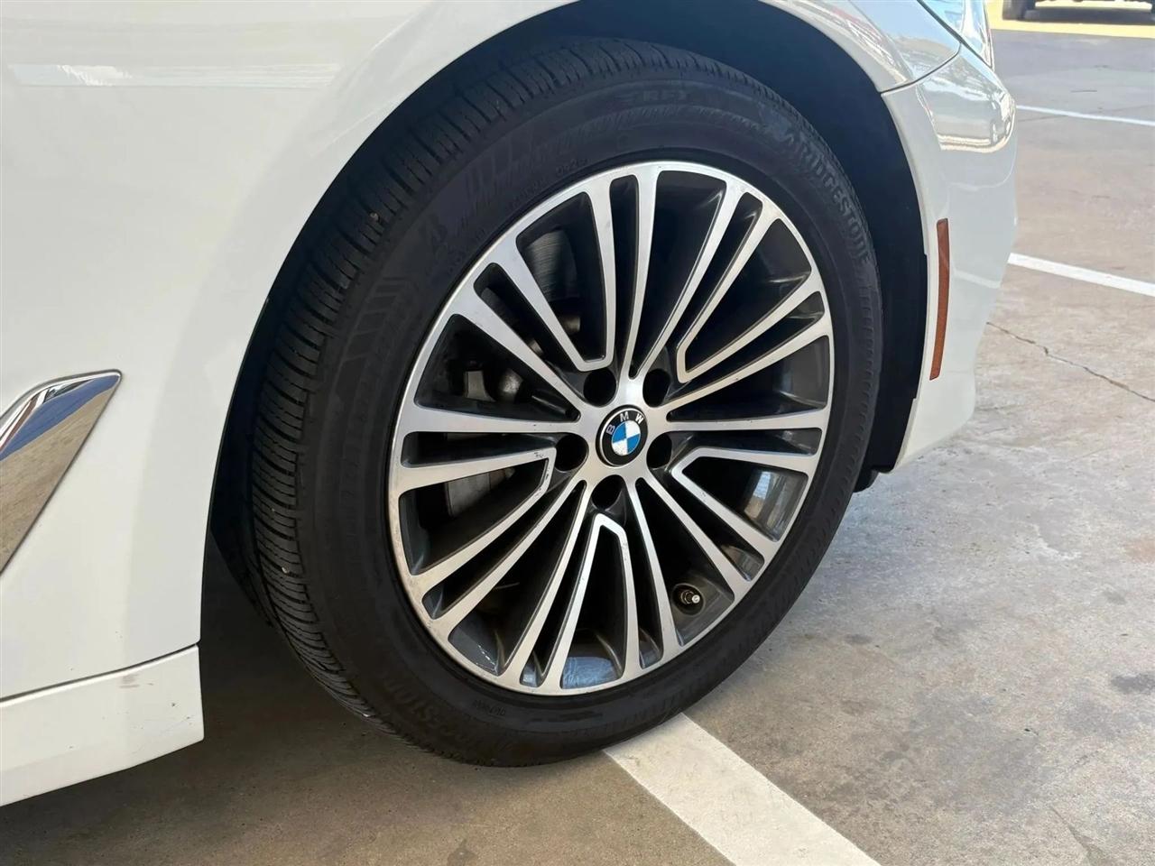 BMW 5-Series  2019