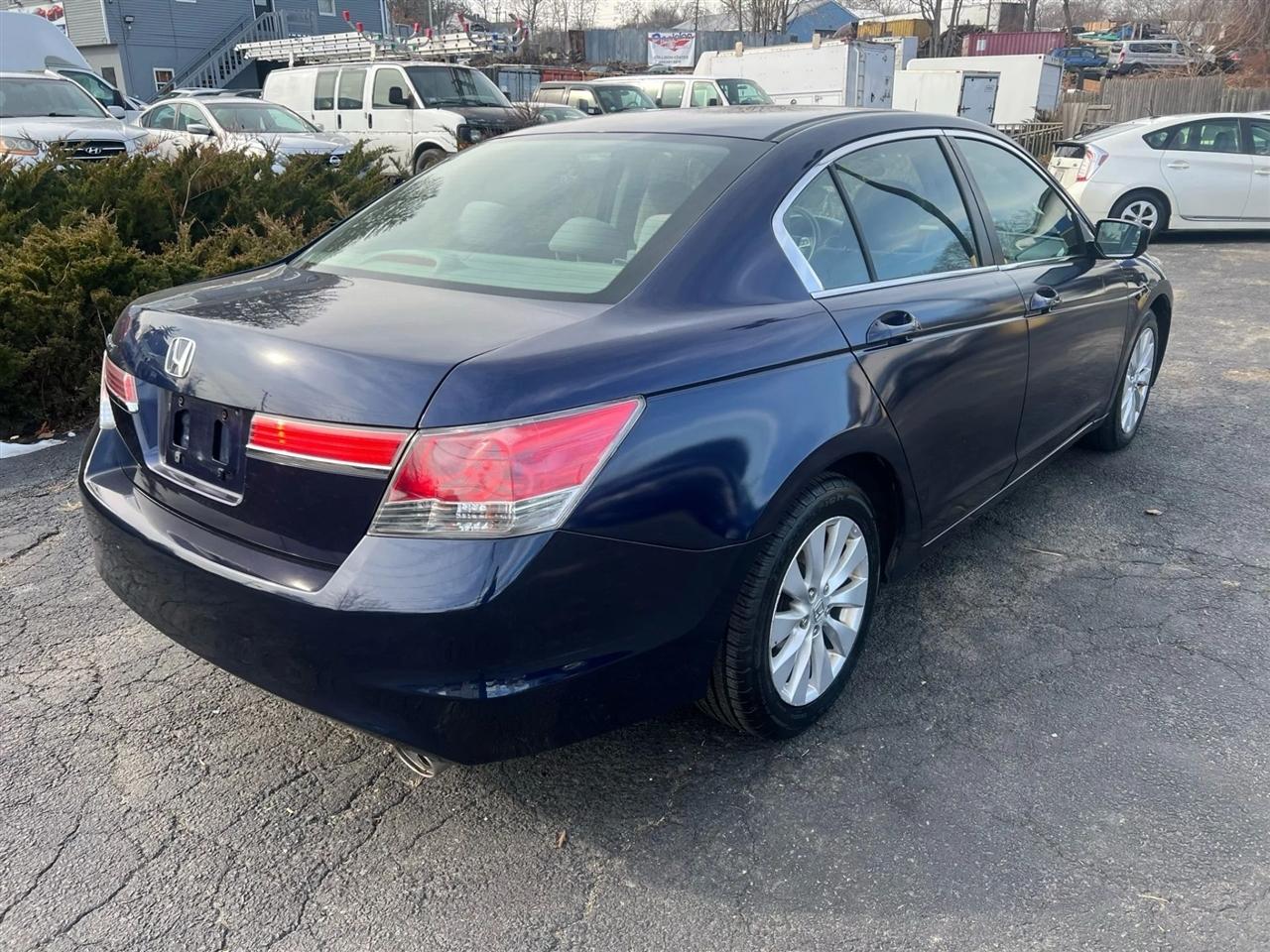 Honda Accord LX sedan AT 2011