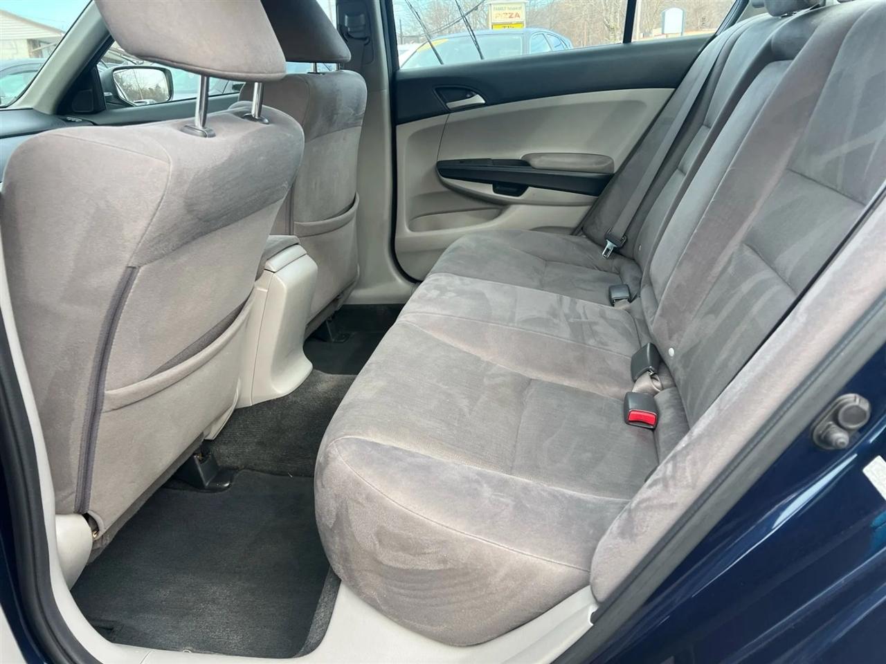 Honda Accord LX sedan AT 2011