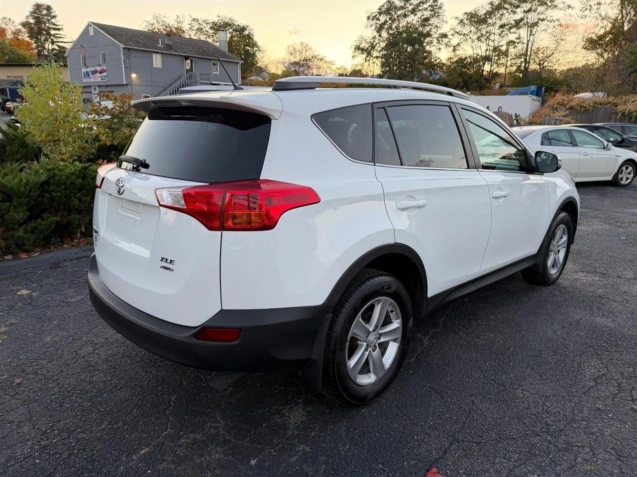 Toyota RAV4 XLE AWD 2013