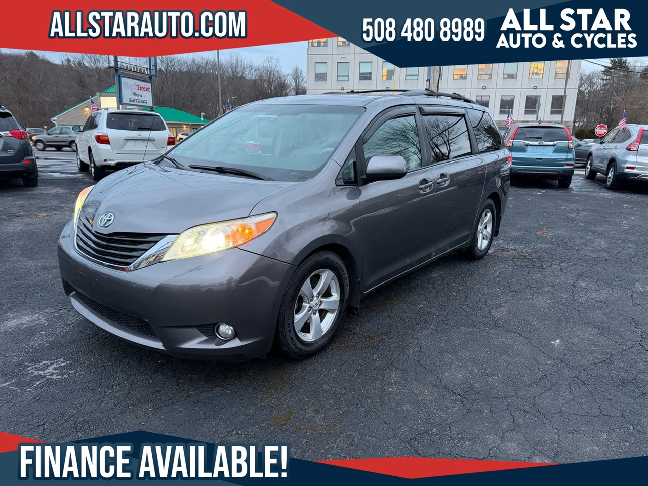 Toyota Sienna LE 8-Pass V6 2011